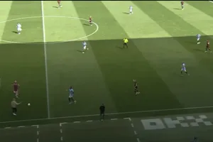 Khoảnh khắc kỳ lạ của Pep Guardiola