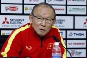 Chủ tịch FAM chỉ trích HLV Kim, tiết lộ HLV Park Hang-seo nộp hồ sơ dẫn dắt tuyển Malaysia