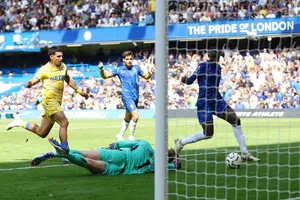 Chelsea mất điểm trên sân nhà, Tottenham thua