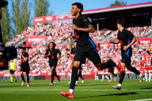 Yamal lập cú đúp trong chiến thắng đậm của Barcelona