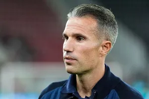 Van Persie chịu trận thua kỷ lục, nhớ lại nỗi xấu hổ về thảm bại trước MU