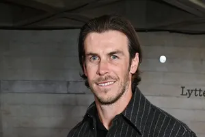 Bale liên tục thay đổi quan điểm về Ronaldo