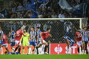 Maguire giải cứu MU