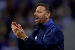 Trợ lý của Sir Alex Ferguson sẵn sàng cùng Nistelrooy dẫn dắt MU