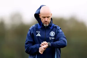 Ten Hag được bạn thân khuyên từ chức HLV trưởng MU