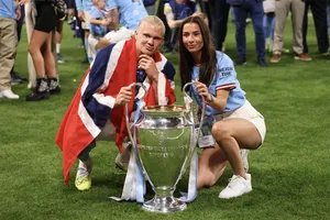 Chuyện tình lãng mạn của Haaland và Isabel