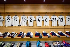 Sốc: Phòng thay đồ MU bị nghe lén