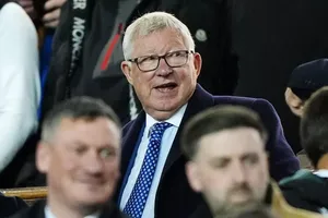 Phản ứng của Sir Alex Ferguson trước việc bị MU sa thải