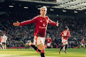 Hàng công thăng hoa, MU ngược dòng đánh bại Brentford