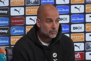 HLV Pep Guardiola phản ứng giận dữ khi bị chất vấn: ‘Quên đi’