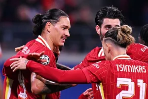 Liverpool thắng nhọc nhằn, Barca hủy diệt Bayern Munich