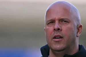 Slot khuyên Liverpool sao chép Man City để vô địch Premier League