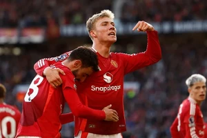 West Ham - MU: Khó khăn bủa vây