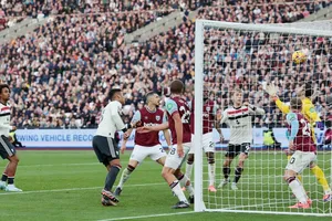 MU thất bại, Arsenal và Liverpool chia điểm kịch tính