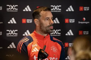 Các ngôi sao MU rất muốn Van Nistelrooy ở lại