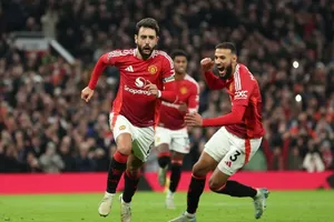 MU chia điểm trên sân nhà