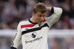 MU đối xử bất công với Hojlund