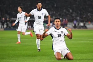 Đội tuyển Anh thắng tưng bừng, Argentina thua ngược