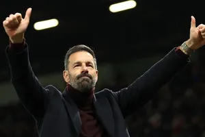 Lộ diện đội bóng mới đầy thú vị của HLV Van Nistelrooy