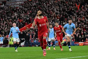 Salah lại gây sốc với bản hợp đồng mới ở Liverpool, Slot tiếc cho Pep Guardiola