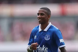 Huyền thoại MU đối đầu với con trai ở vòng 3 FA Cup