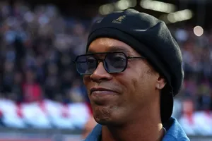 Ronaldinho lên chức ông nội ở tuổi 45