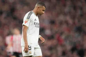 Mbappe lại đá hỏng phạt đền, Real Madrid thua sốc