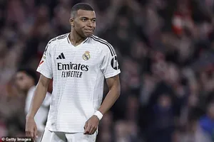 Mbappe chịu hoàn toàn trách nhiệm: 'Tôi sẽ cho mọi người thấy tôi là ai'