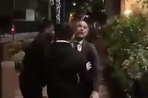 Pep Guardiola tức giận đối đầu với người đàn ông trên phố