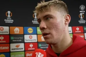 Người hùng Hojlund lên tiếng kỳ lạ sau khi giải cứu MU