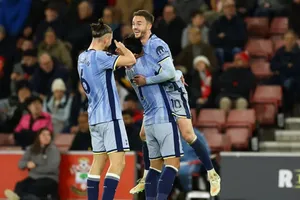 Tottenham - Liverpool: 'Chông gai chờ gà trống'