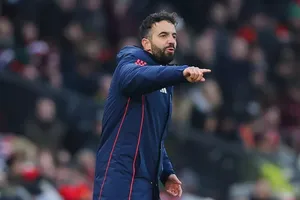 Amorim đổ lỗi cho người hâm mộ sau trận thua thảm của MU