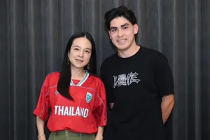 Thua tuyển Việt Nam, Madam Pang lập tức thông báo Thái Lan nhập tịch thành công 1 ngôi sao