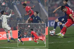 Tuyển Việt Nam chiến thắng kịch tính ở lượt đi, hẹn lượt về tại Bangkok