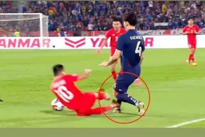 Ngôi sao tuyển Thái Lan ấm ức đòi đuổi Tuấn Hải