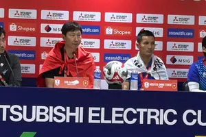 HLV Kim Sang-sik nói tuyển Việt Nam vô địch nhờ bàn thắng bẩn của Supachok