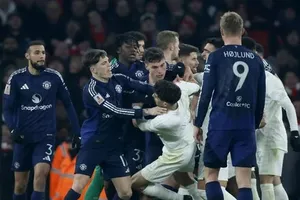 MU và Arsenal có thể bị trừ điểm