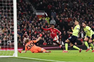 Amad ghi 3 bàn liên tiếp phút cuối, MU ngược dòng ngoạn mục