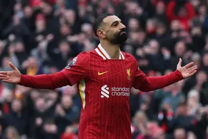 Thắng Wolves, Liverpool tái lập khoảng cách với Arsenal