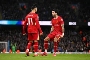 Liverpool tiếp tục gieo sầu cho Man City