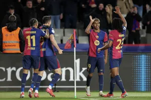 Barca hòa Atletico trong trận cầu 8 bàn thắng