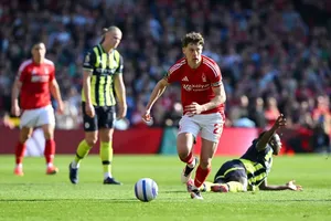 Man City thua bạc nhược trên sân khách