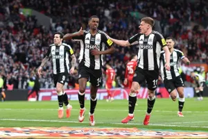 Thắng đẹp Liverpool, Newcastle vô địch Carabao Cup