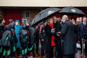 Ratcliffe chịu đòn giáng mạnh khi Newcastle muốn chiêu mộ giám đốc điều hành MU