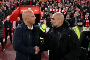 Liverpool hoàn tất thương vụ chiêu mộ Shaw từ Man City