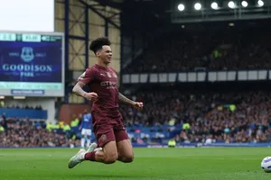 Man City nhọc nhằn giành 3 điểm