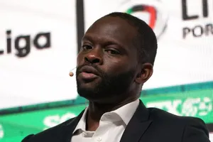 Nhà vô địch Champions League của MU ví cầu thủ hay nhất lịch sử như robot