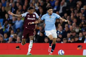 Man City thoát hiểm phút bù giờ