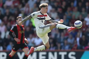 MU may mắn thoát thua