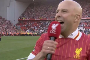 Thông điệp của Slot gửi đến Klopp sau chức vô địch của Liverpool: Na, na, na